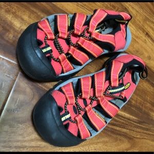 7.5 Keen Sandals